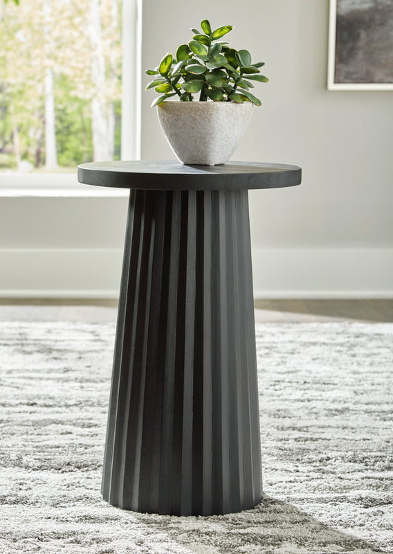 A4000603 Accent Table **NEW ARRIVAL**